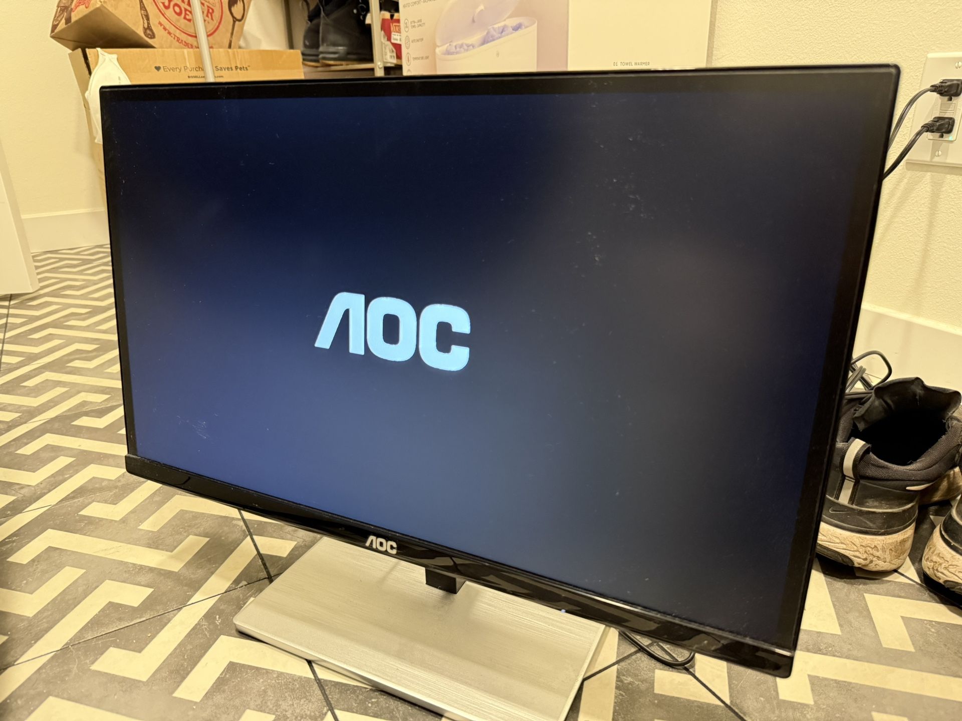 TWO AOC - 21.5" IPS LED FHD Monitors - Black & silver monitors Barely Used