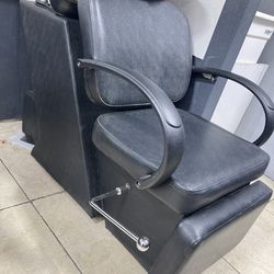 Like new barber/salon chair
