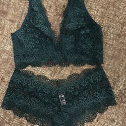 Victoria’s Secret: Bralette & Minishort Lingerie, Size: Large