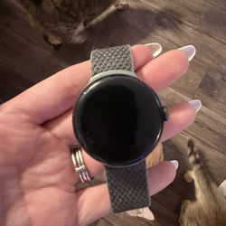 Google Pixel Watch (1st Gen) – Black Stainless Steel + Fabric Sport Band + Charger