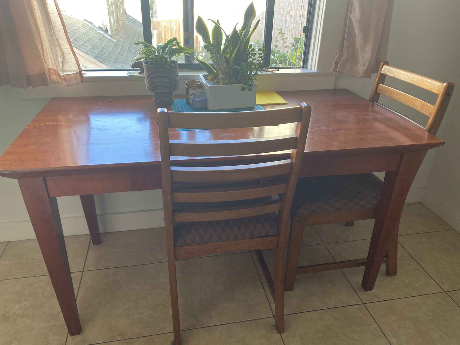 Sturdy kitchen/dining table + 4 chairs