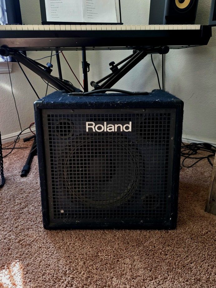 In great shape: Roland KC 400 Keyboard Amplifier!