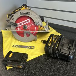 DeWalt Cordless Saw with Battery & Charger 