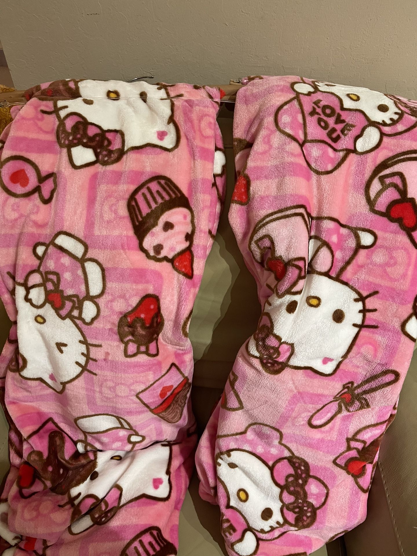 hello kitty valentines blankets