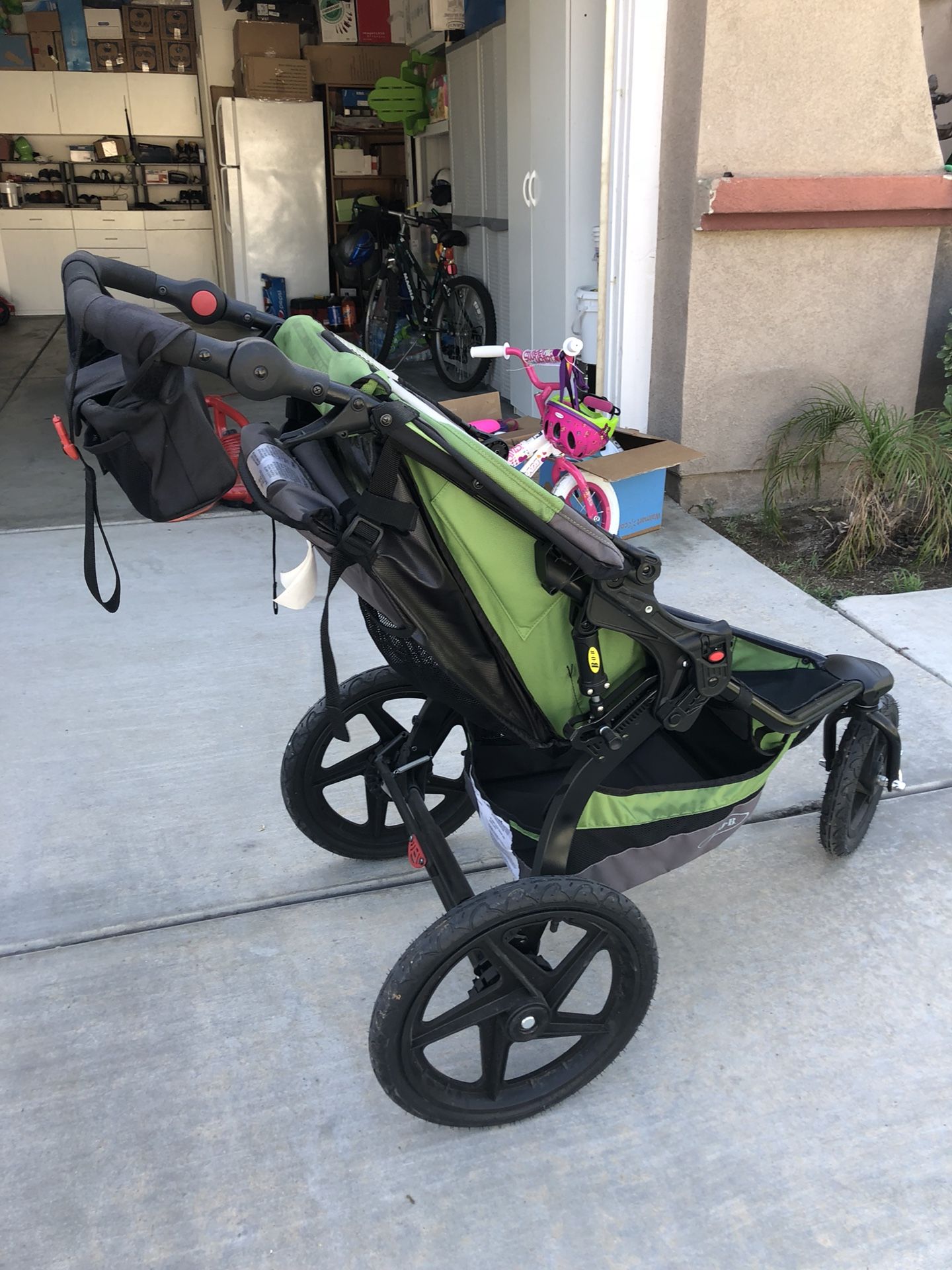 Bob revolution flex wilderness green jogging stroller
