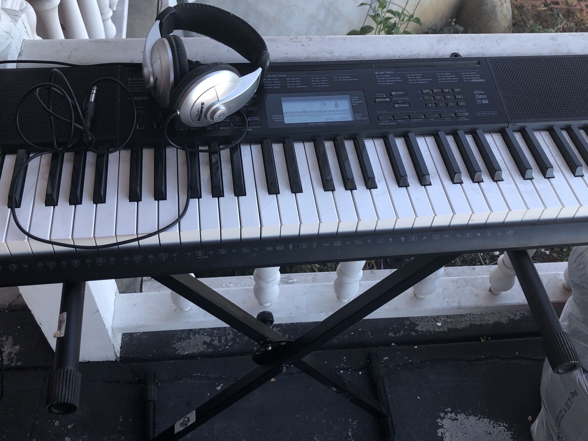 Keyboards 🎹 , Headphones 🎧, Song Book