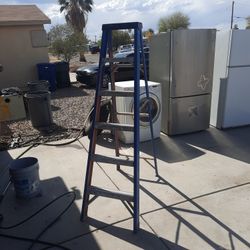 6 foot.
Ladder