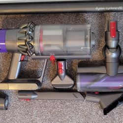 DYSON V10 STICK VACUUM CLEANER 