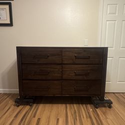 Ashley Zumbado 6 Drawer Dresser