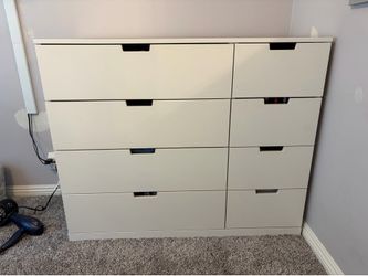 White, sturdy, platform dresser set