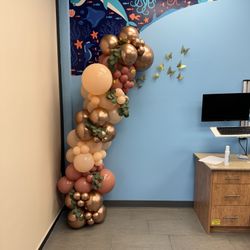 Photo Booth, Balloon Garlands, Bouquets 