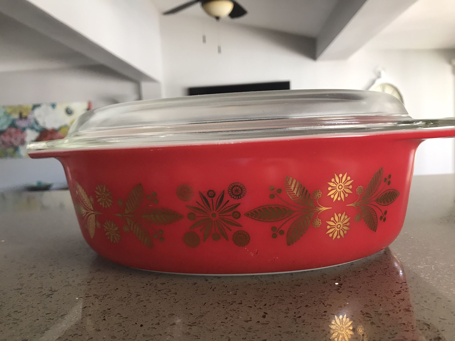 Pyrex 2 1/2 Qt. Golden Poinsettia Vintage Covered Dish