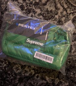 Supreme Puffer Pouch Green