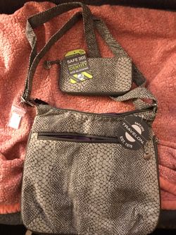 TRAVELON BAG AND PURSE NEW