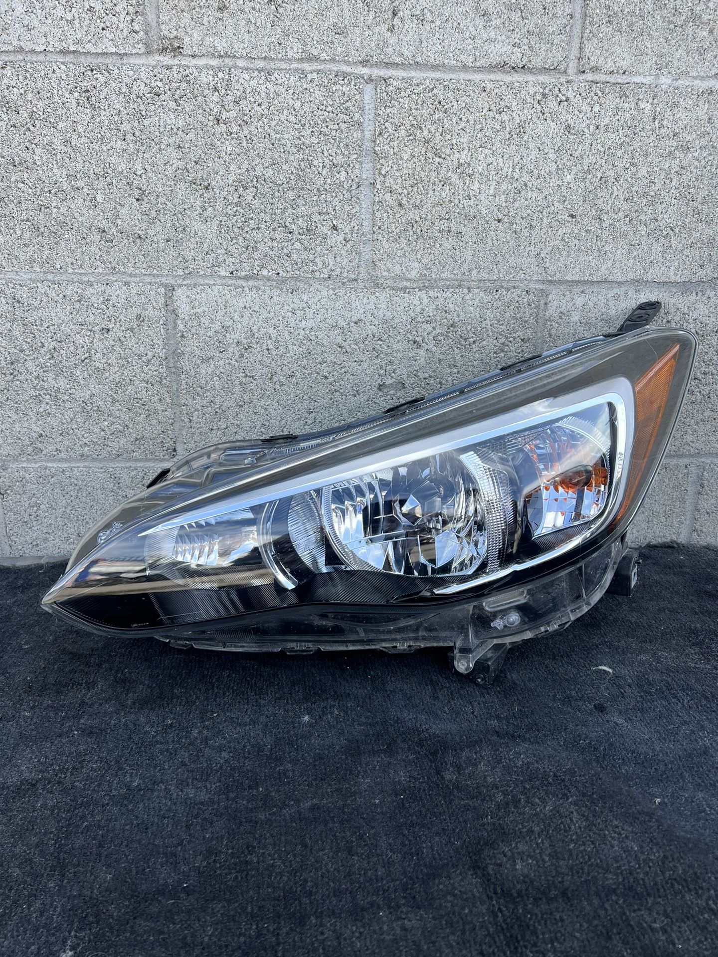 2018-2022 Subaru Impreza Crosstrek Headlight Left LH Driver OEM Halogen Headlamp