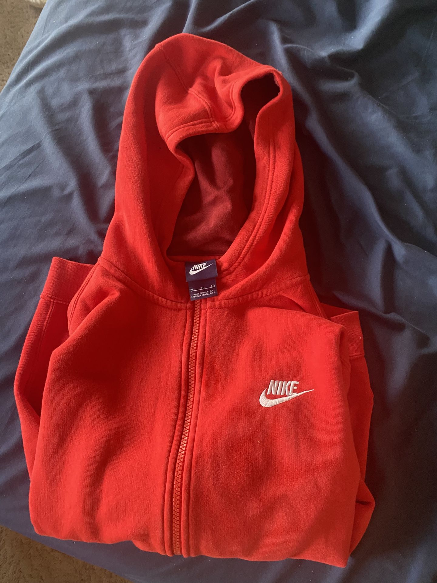 Nike Big Kids red Club Fleece Zip Up Size XL. Accepting Offers