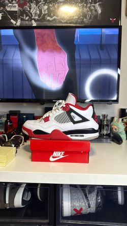 Air Jordan 4 Fire Red Sneakers