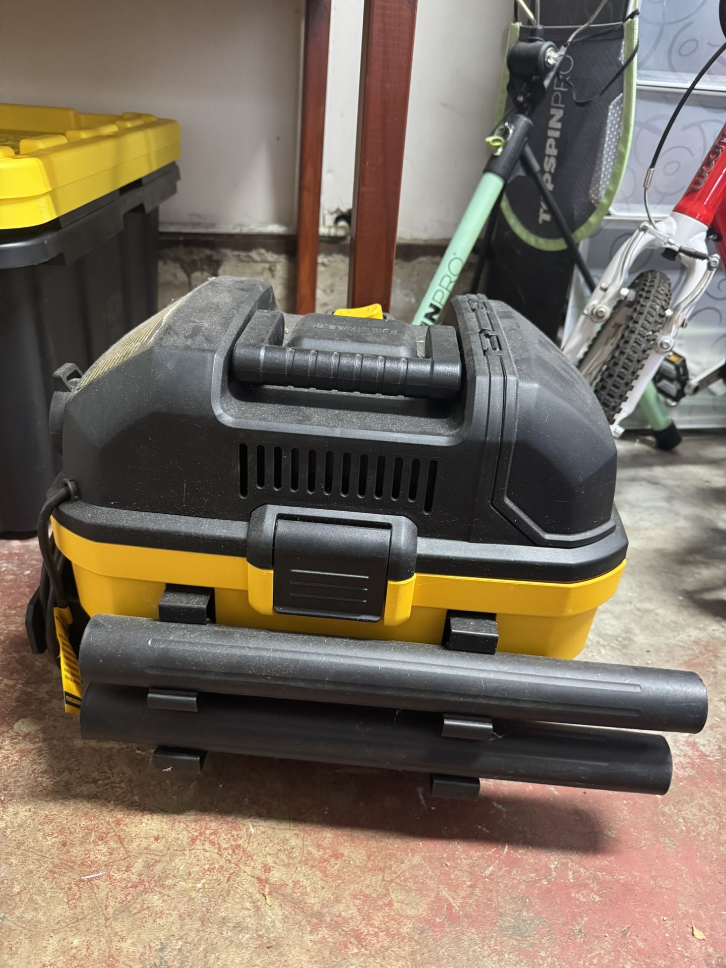 DEWALT DXV04T Portable 4 Gallon Wet/Dry Vacuum, Yellow