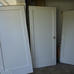 Solid Wood Single Shaker Pocket Doors / Puertas Pocket de Madera Sólida Estilo Shaker