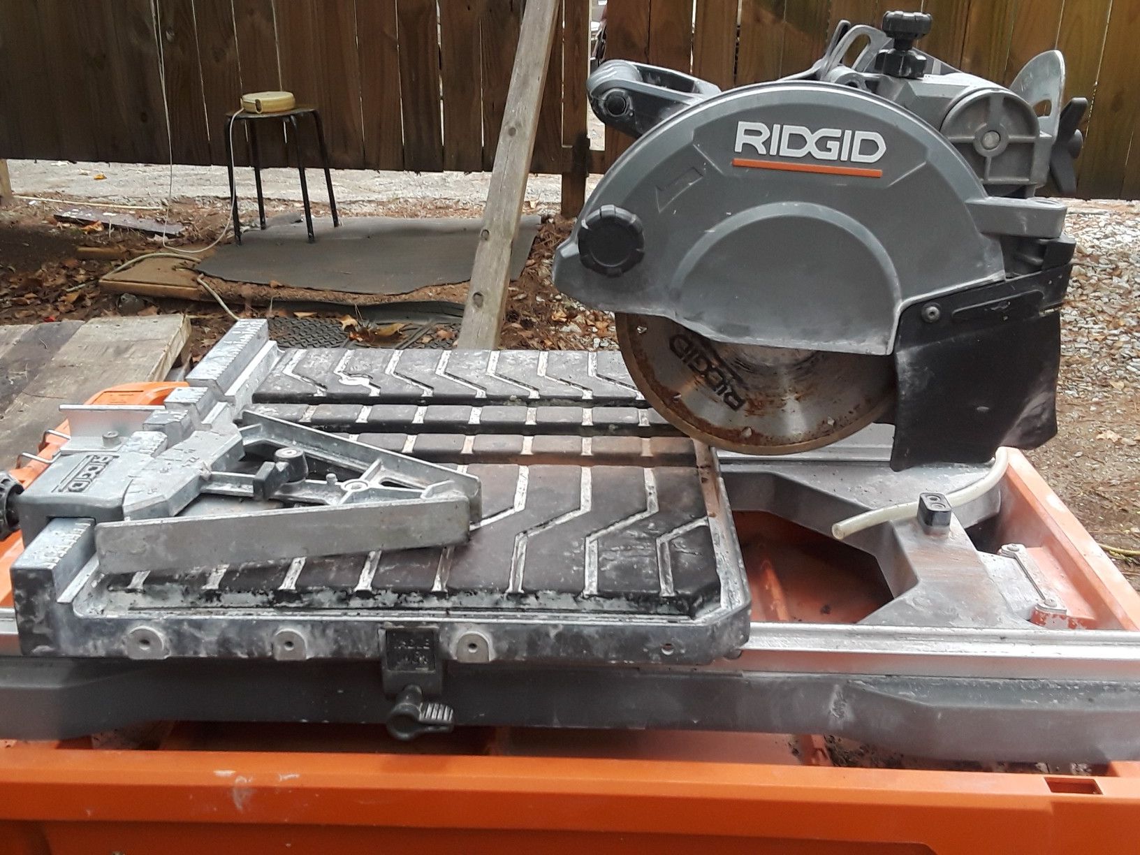 R4040 Rigid 8"tile saw with stand