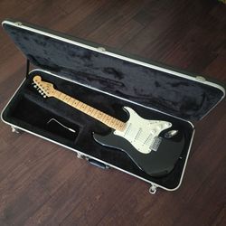 Standard Stratocaster Electric Guitar (~1987) Black w/ Hard Case