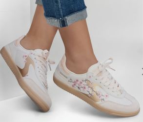 SKECHERS Women's
Hotshot - Blooming Blossoms Size 6