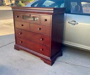 Gorgeous New Classic Furniture Versailles Bordeaux Cherry Wood Dresser w/ Media Storage