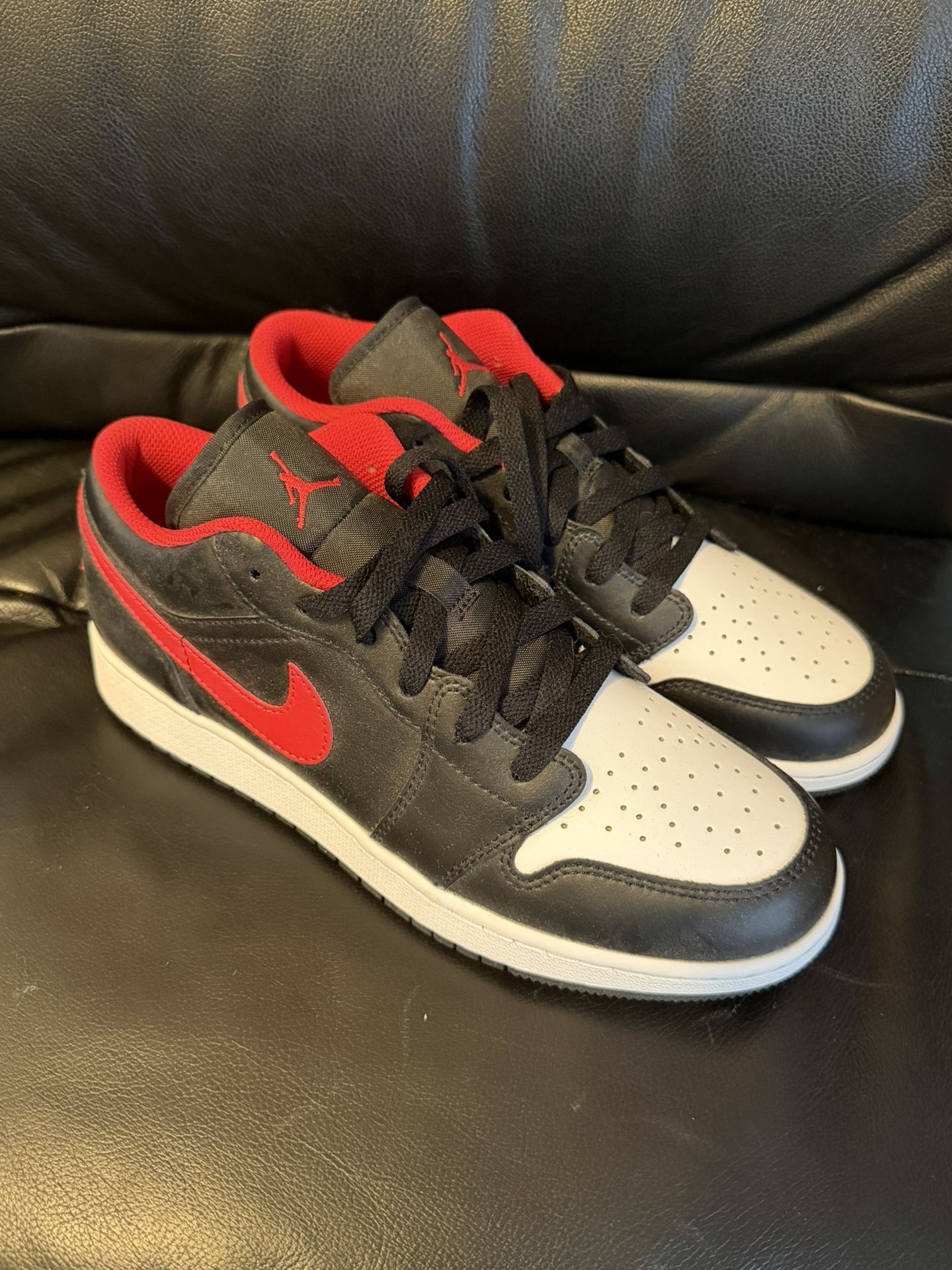 Jordan 1 Low. White Toe. GS Size 7Y. 