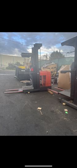 Electric Toyota Forklift 