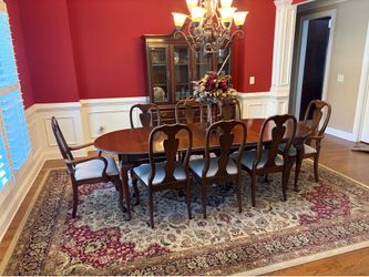 Beautiful Dining Room suite - MOVING