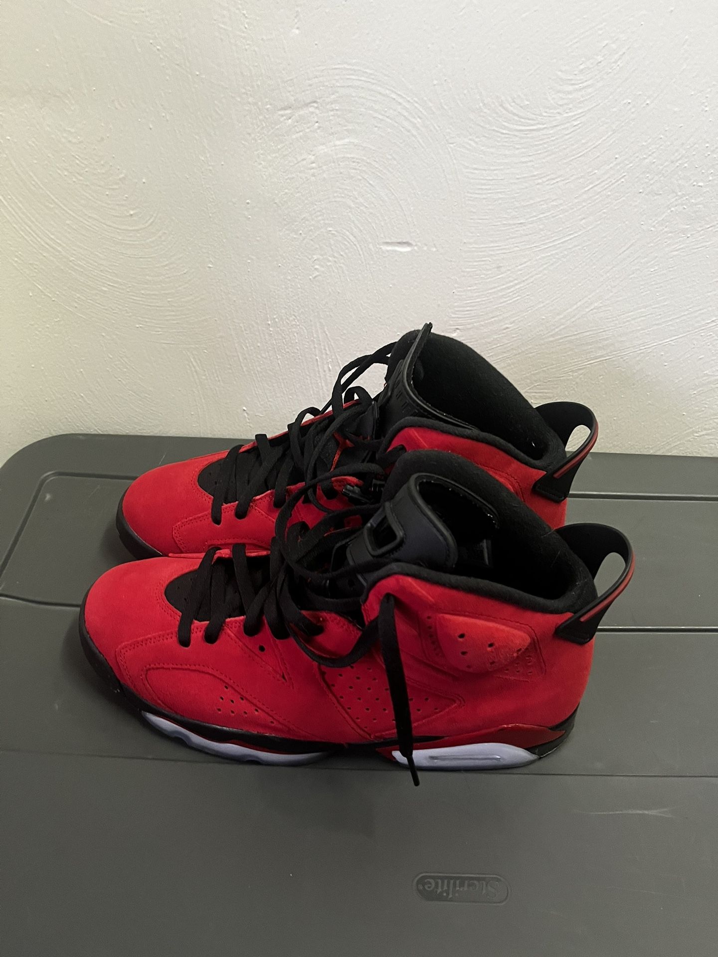Retro Jordan 6s Toro bravo