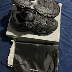 Balanciaga tracks “ triple black ”