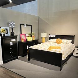 Queen Bed, Dresser, Mirror And Nightstand 