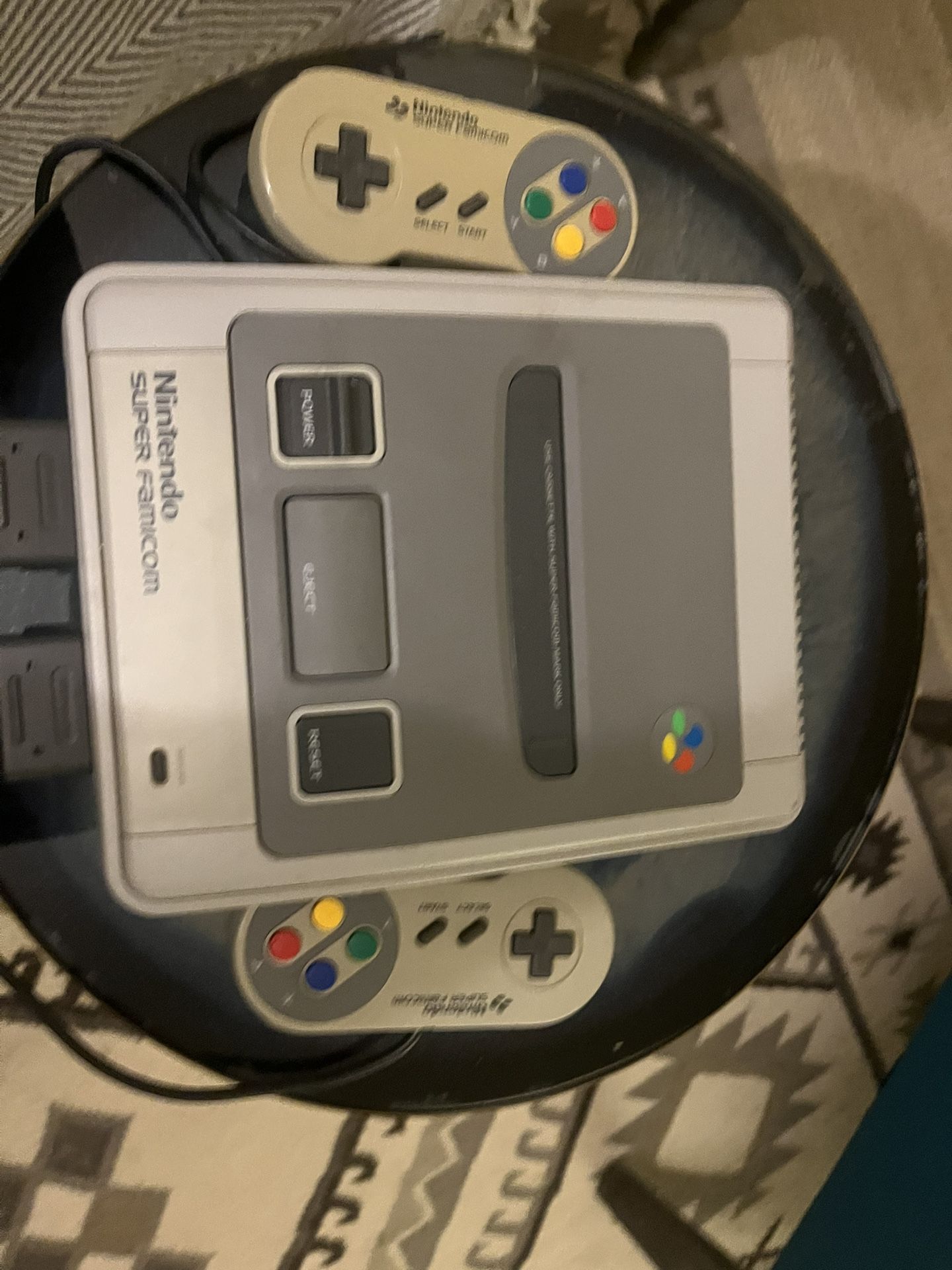 Nintendo Super Famicom + 2 Remotes