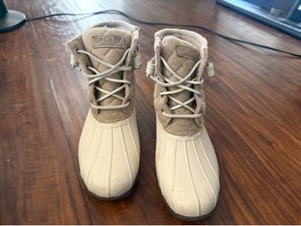 Snow boots