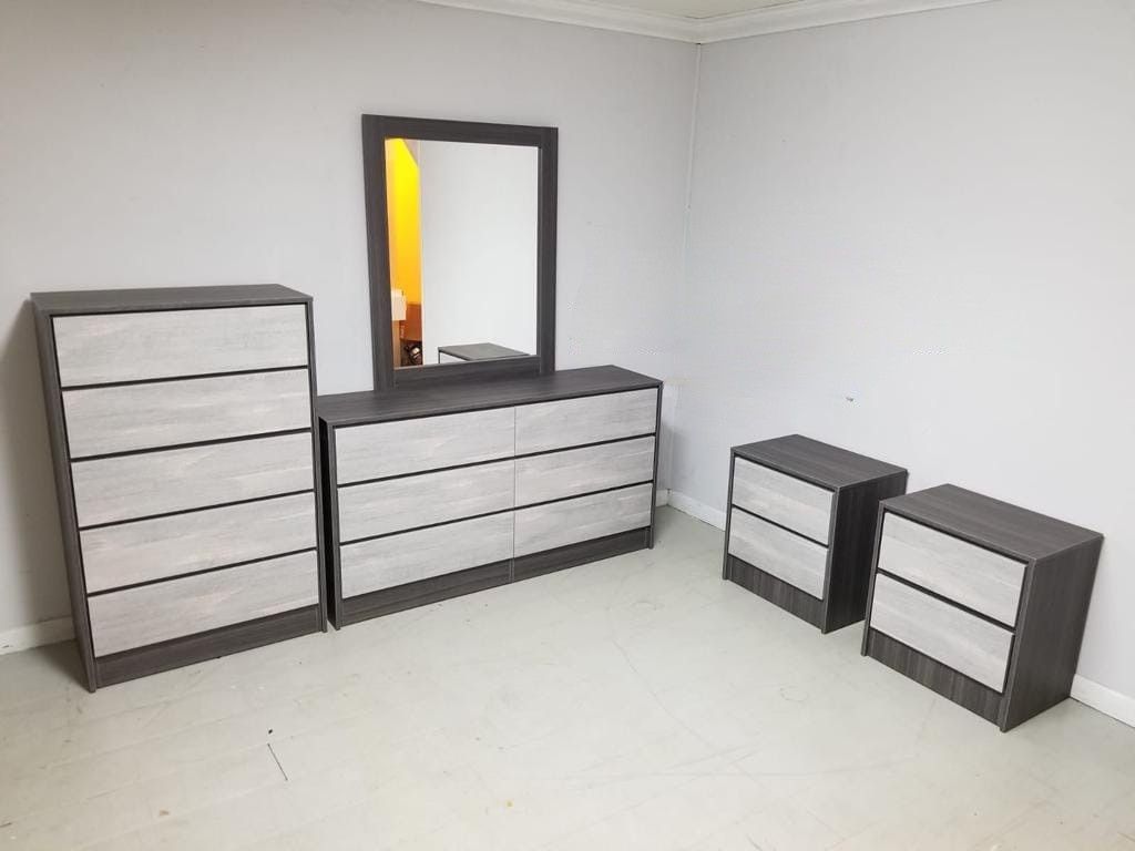 Dresser With Mirror Chest And Two Nightstands Cómoda Con Espejo Gavetero Y Dos Mesitas De Noche
