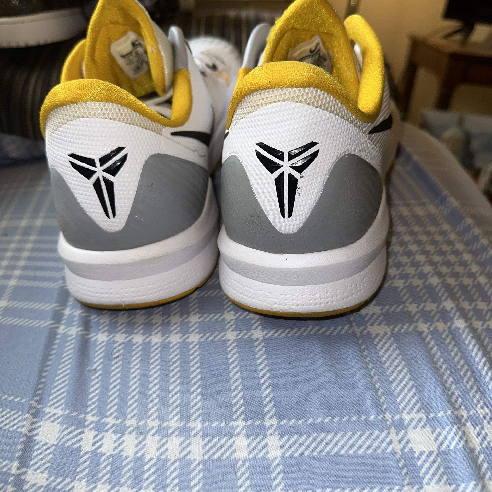 Mens Size 12 - Nike Zoom 4 Kobe Bryant “Venomenon” La Lakers white yellow grey black pre owned