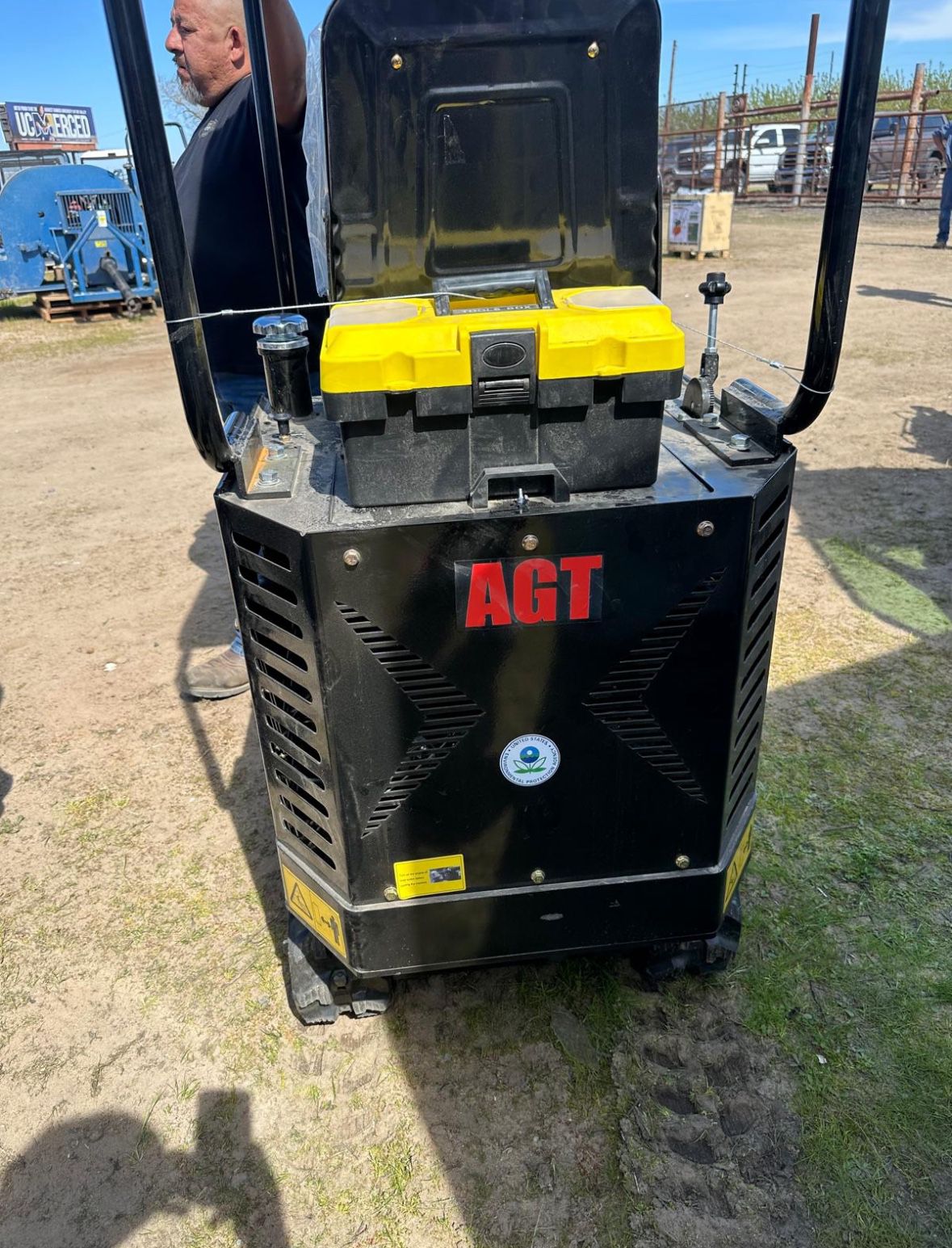 AGT QS12R mini excavator