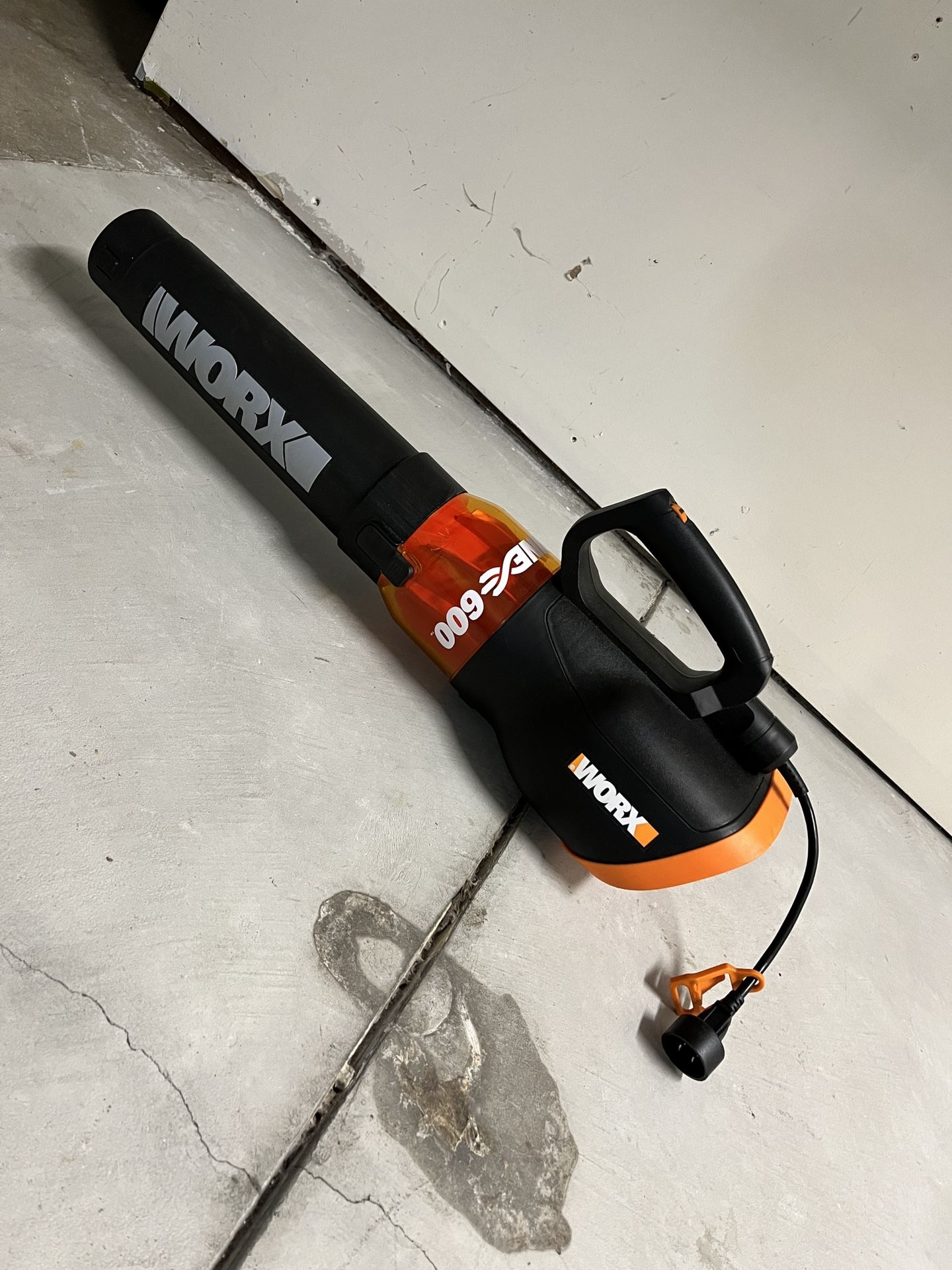 Leaf blower