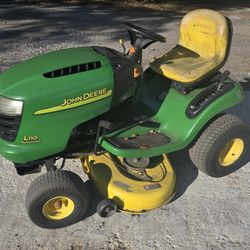 John Deere L110 Rider 42 Inch Lawn Mower