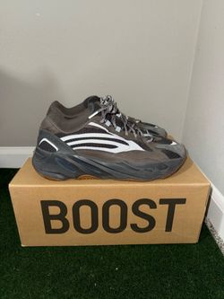 Yeezy 700 v2 geode size 10