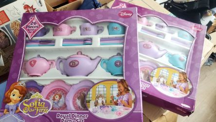 Disney Sofia the First Royal Dinner Party Set