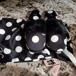 VS Satin 7/8 Slippers, New With Storage Bag