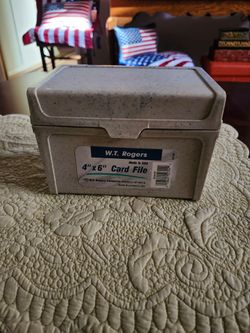 Vintage WT Rogers 4x6 Index Card File Box