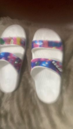 Woman's crocs size 8