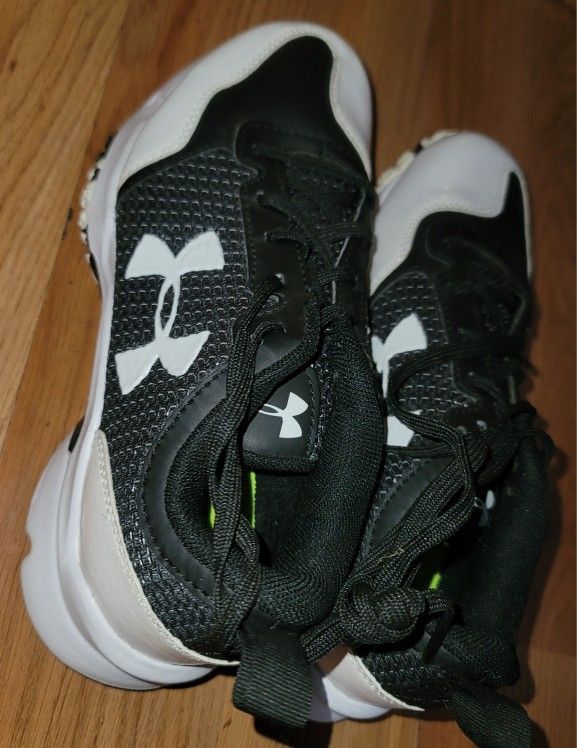 Brand New UA Under Armour Turf Baseball Shoes Black White Youth Sizes 2.5, 4 ⚾️ ⚾️