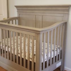 Like New Crib And Mattress (Excellent Condition)