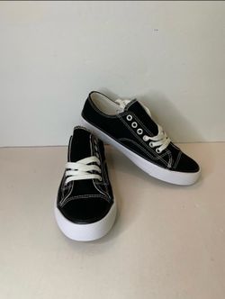 Canvas Shoes black Canvas Sneakers Shoes Low Top size 6.  (AA)