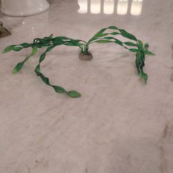 Small Plastic Plant For Fish Tank *Harmless*