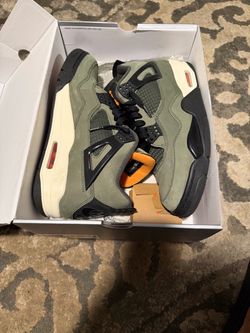 Jordan 4s size 9 Undefeated